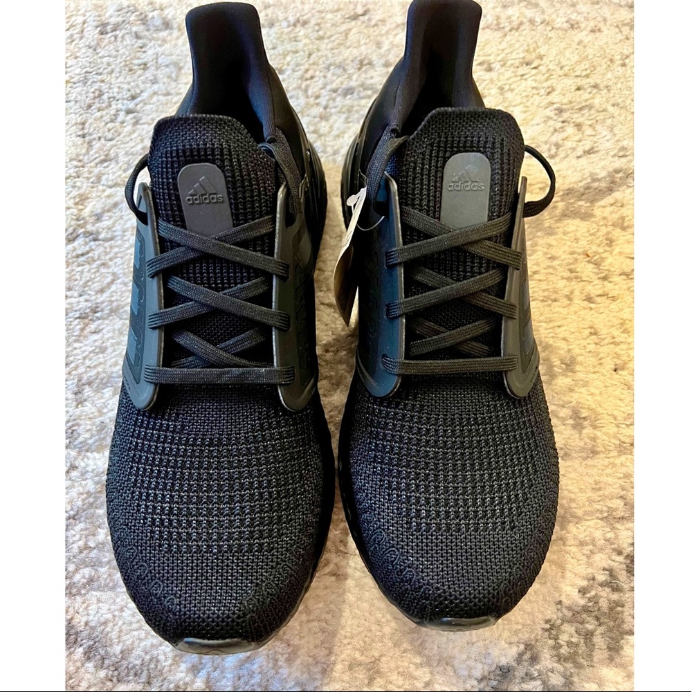 NWT Adidas Men’s ULTRABOOST 20 Running Sneakers SIZE 9